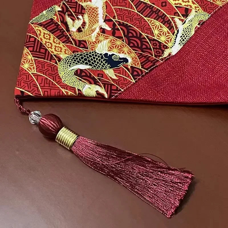 Рисунок 3 - Китайский красный стол с кисточками