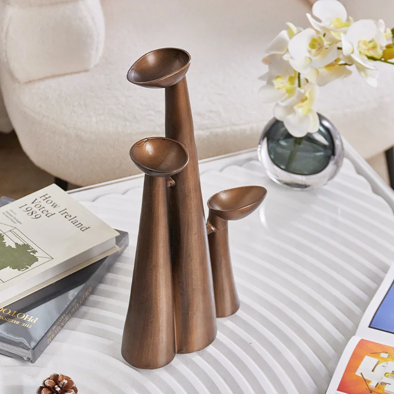 حامل شموع معدني برونزي صيني جديد لتزيين غرفة المعيشة وغرفة النوم ومكتب مبيعات الغرفة النموذجية