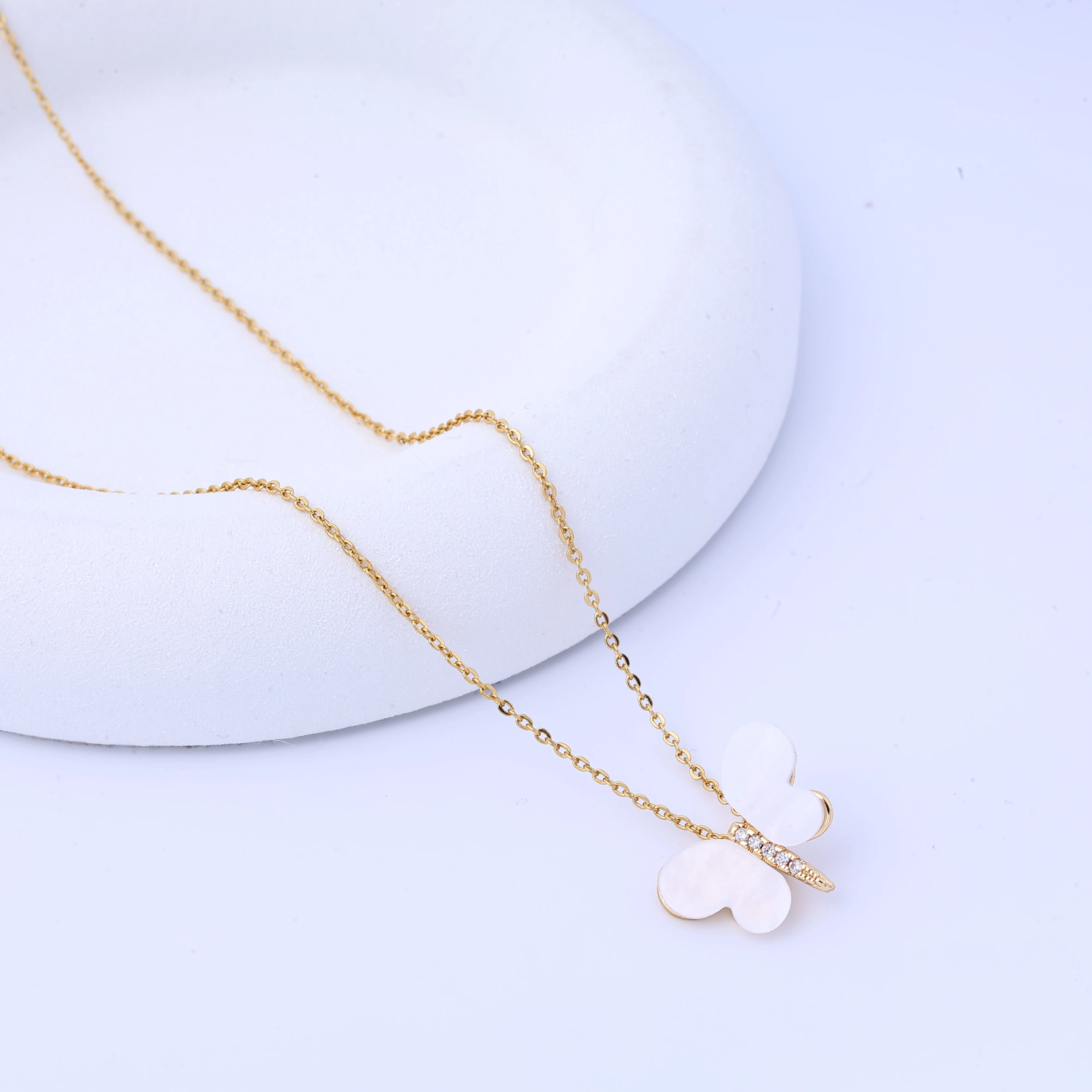 

Xiaohongshu popular zircon shell butterfly titanium steel necklace for women, fashionable temperament, trendy collarbone chain,