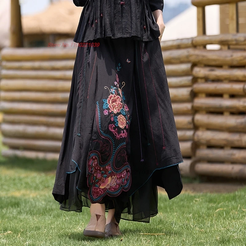 2024 chinesischer traditioneller Rock, nationale Blumenstickerei, Satin-Jacquard-Rock, Vintage-Midi-Folk-A-Linien-Rock mit elastischer Taille