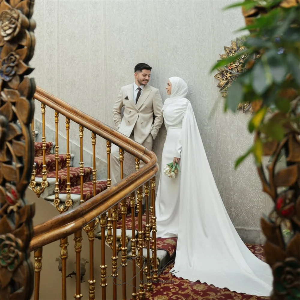 QICHE Civil Moslim Zeemeermin Trouwjurk Voor Vrouwen 2026 Lange Mouw Plooi Hoge Kraag Bescheiden Bruidsjurk Met Cape Aangepaste