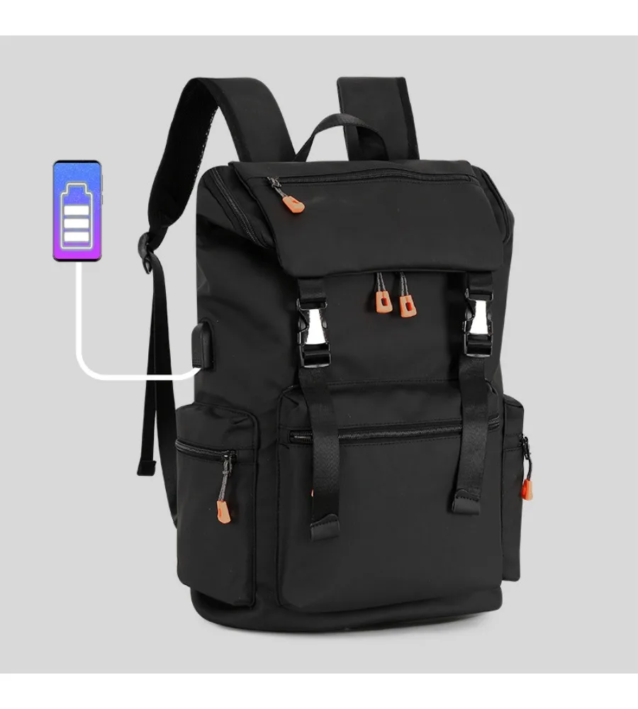 All purpose work companion built with versatile storage to adapt to both office days and weekend excursions