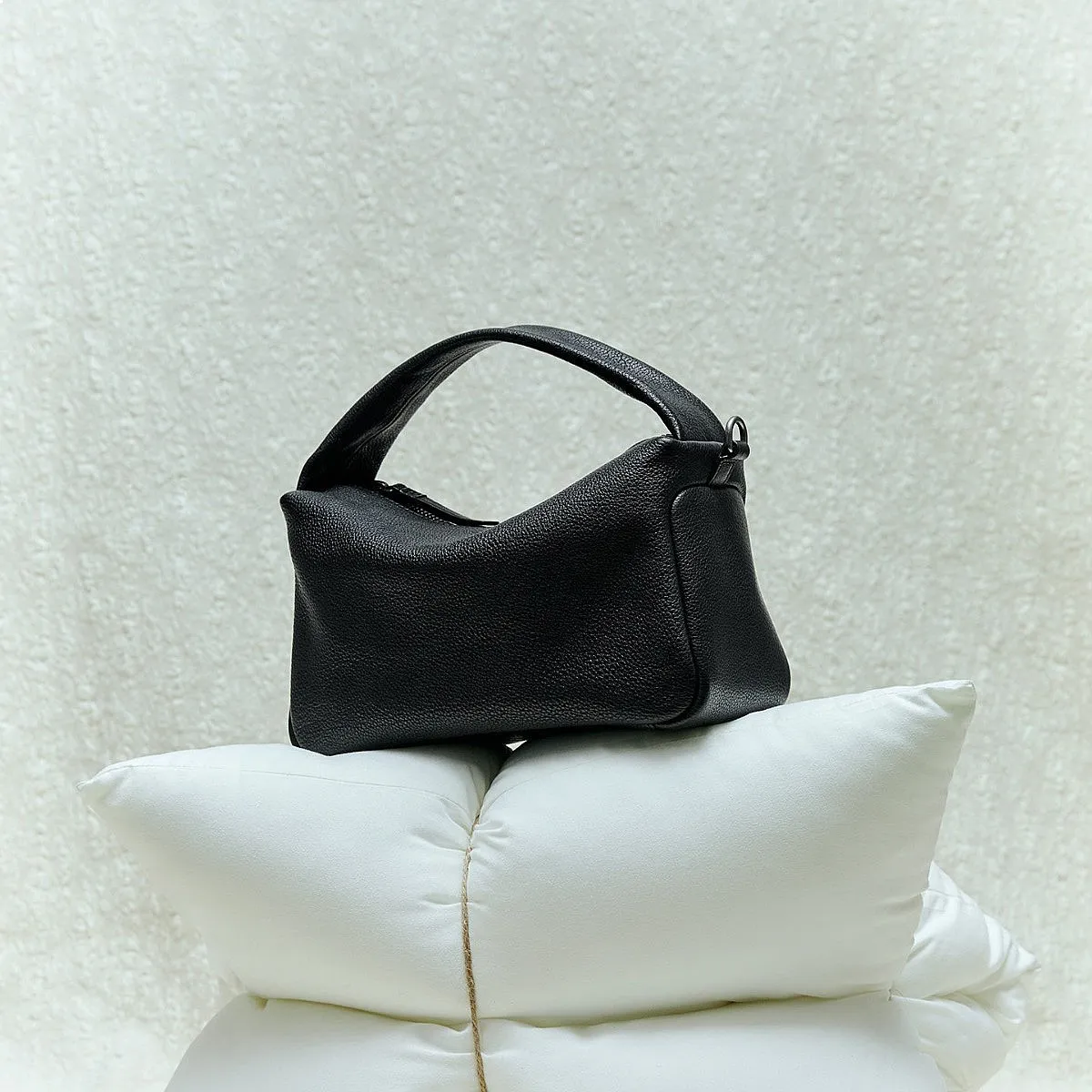 Genuine Vegetable-Tanned Leather Pillow Bag for Women 2026 Spring Summer Crossbody Small Bag