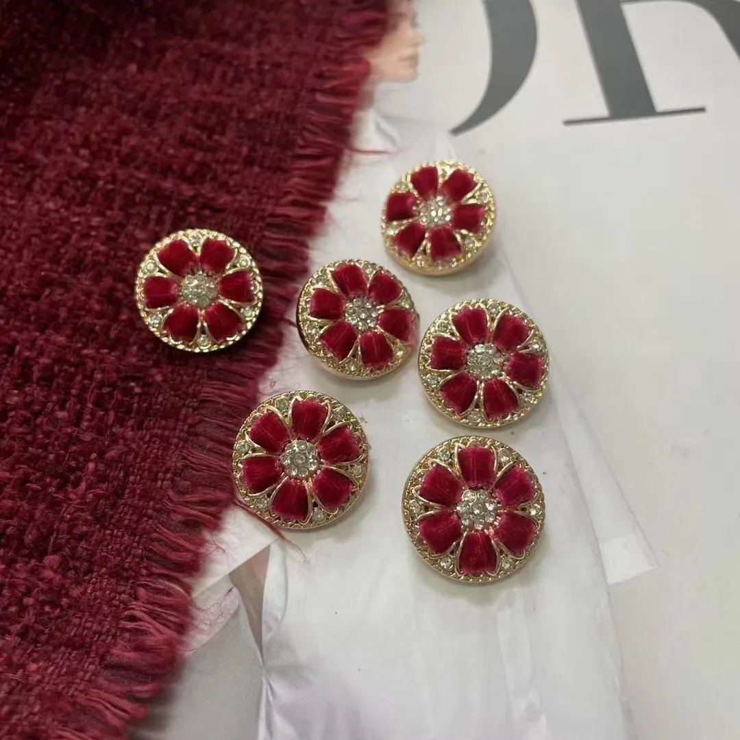 6PCS/Lot Luxcy Red Rope Button DIY Desinger Metal Pearl Flower Round Clothing Sweater Button High-grade Plush Buckle Fittings