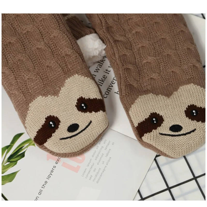 Calcetines térmicos peludos para mujer, divertidos calcetines de invierno con diseño de gato, perro, perezoso, bonitos, Kawaii, antideslizantes, dibujos animados, para dormir, suaves y cómodos, para mujer