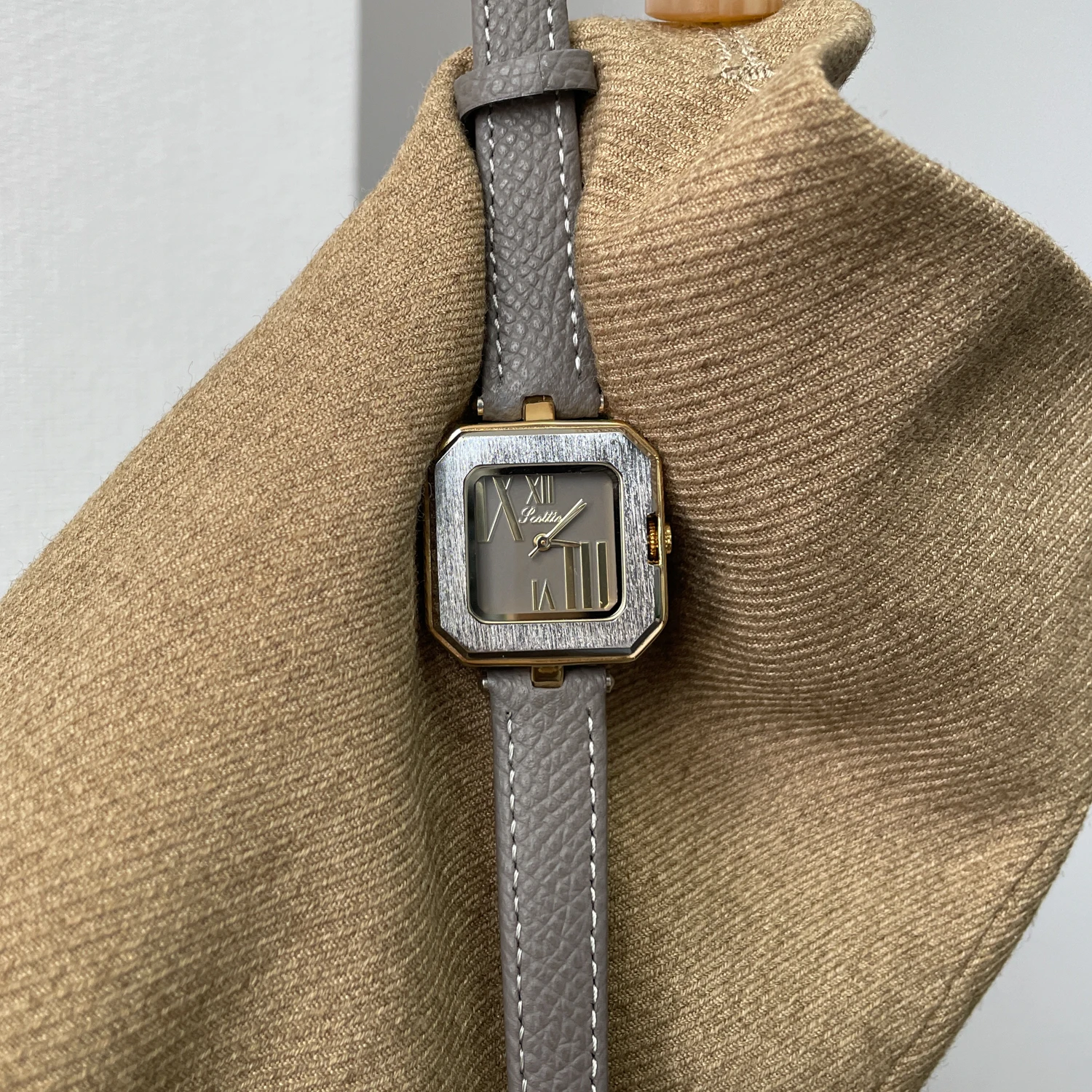 ساعة ريترو: ساعة يد كلاسيكية عالية الجودة بسوار عتيق مع تصميم جلدي ساعة يد كوارتز ممتازة هدية مثالية للنساء