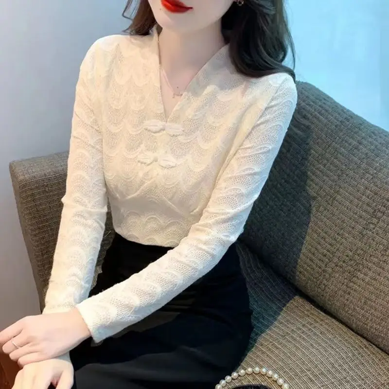 

Fashionable V-neck Velvet Lace Bottoming Shirt for Women Long-sleeved New Slim High-end Inner Top