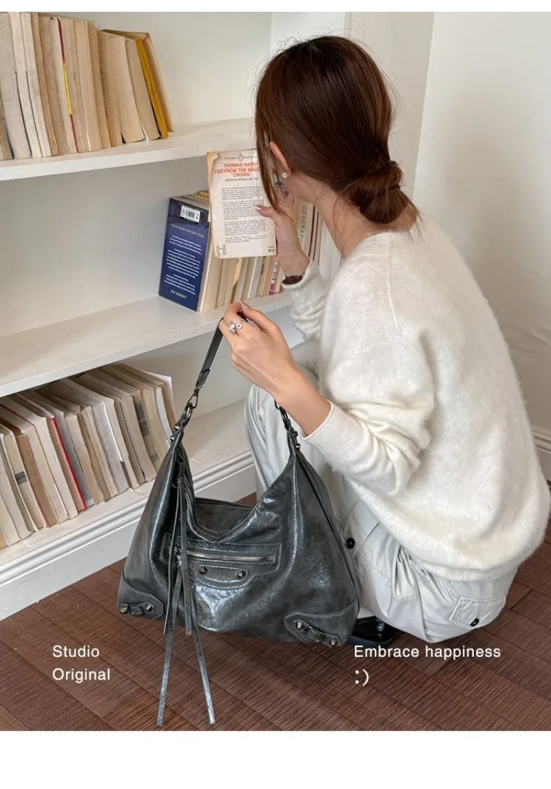 CEEKAY Damen Hobo-Tasche, Schwarz, Glänzendes PU-Leder, Große Schulterhandtasche mit Reißverschluss-Detail, für den täglichen Arbeitsweg, Casual, Minimalistisch – Detail 22