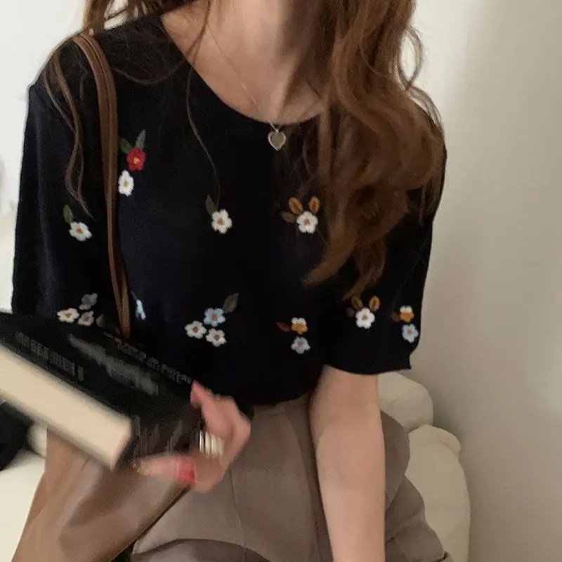 

Knitted T-shirts For Women Short Sleeve Sheer Flowers Embroidery Summer Thin Tender Tops All-match Clothing Casual Stylish