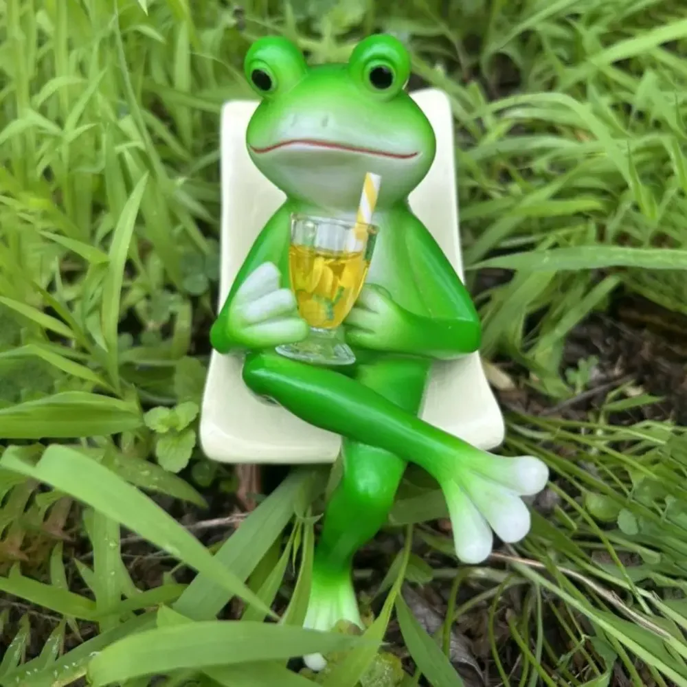 

Creative Cute Frog Sit Chair Sculpture Handmade Decorative Rocking Chair Frog Statue Resin Frog Desktop Figurine Garden Decor