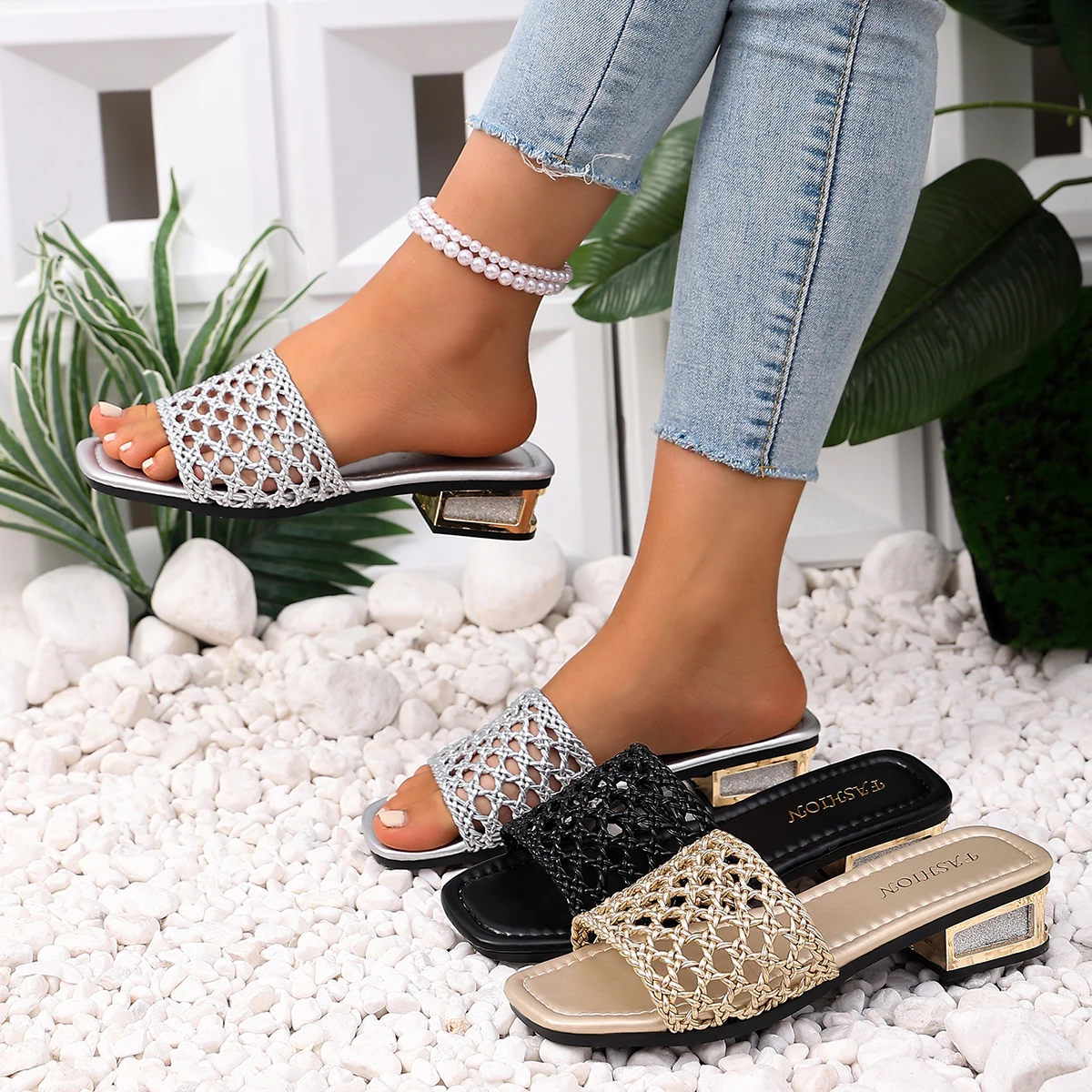 

Designer Women Sandals Summer Wear Comfortable Women Slippers European American Style Shoes Woven Hollow Square Heel Sandals