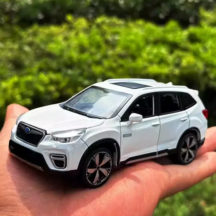 1:30 Forester SUV Alloy Car Model Diecast Metal Off-road Vehicles Car Model High Simulation Sound and Light Gifts