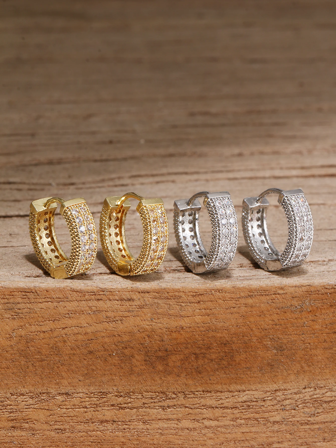 Emmaya Iced Out Hoop Earrings Cubic Zirconia Huggie Cartilage Cuff Luxury Fashion Round Earrings for Women Jewelry Gifts