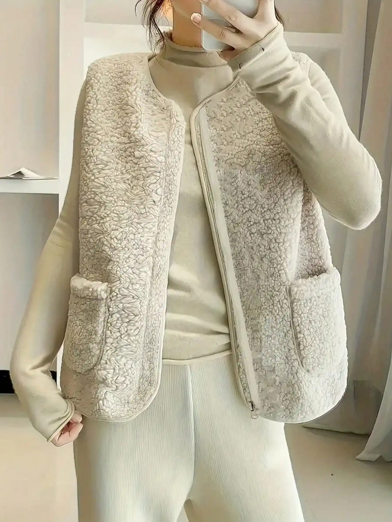 Autumn and winter Lamb fleece vest outside wearing coat vintage wind vest women fur one fashionable vest solid color Sherpa