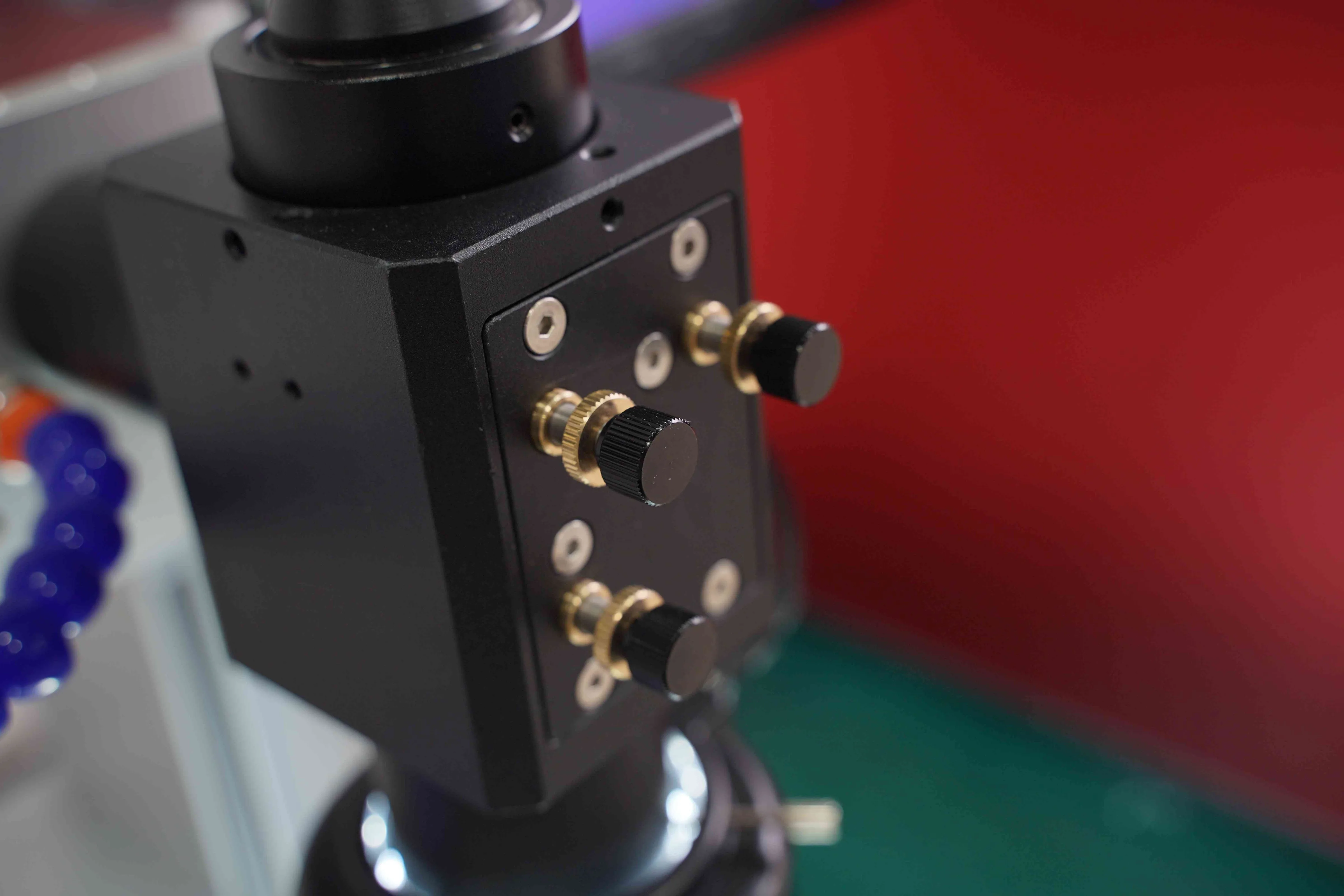 Máquina de solda a laser de fibra dividida de alta precisão, 60w/150w/200w qcw para bateria de lítio e componentes de alta precisão