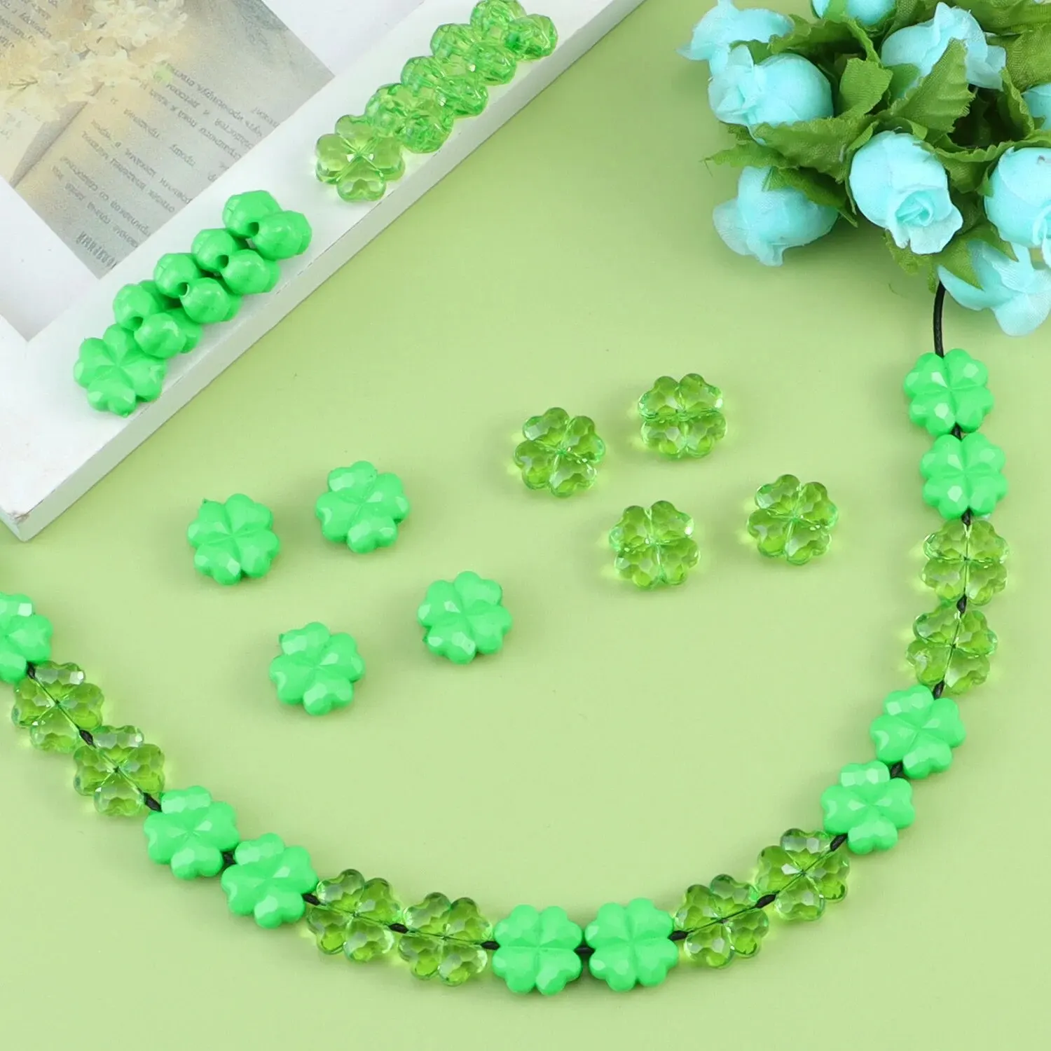 100pcs Saint Patrick\'s Day Acrylic Beads Lucky Faceted Clover Transparent Green for Home Party Decor Jewelry Necklace Making