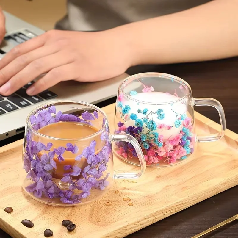 Doppelwandiges Glas im Boho-Stil mit getrockneten Blumen, verzierte Keramik-Tee-/Kaffee-/Milchbecher, hitzebeständiger Griff, Partyküche