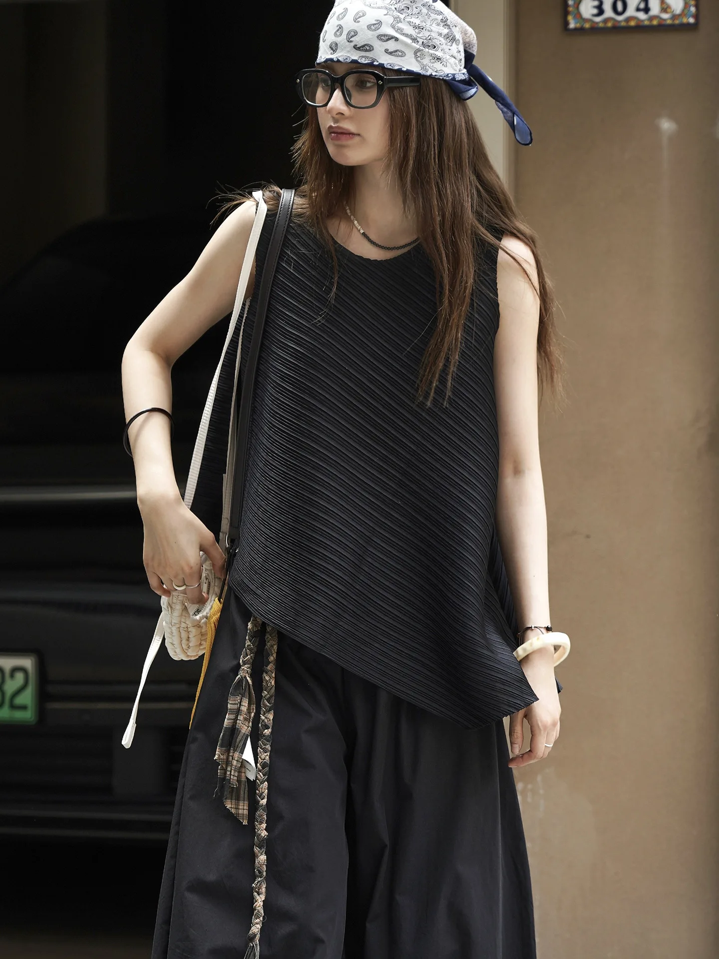 

Summer women's casual solid color round neck irregular loose vest