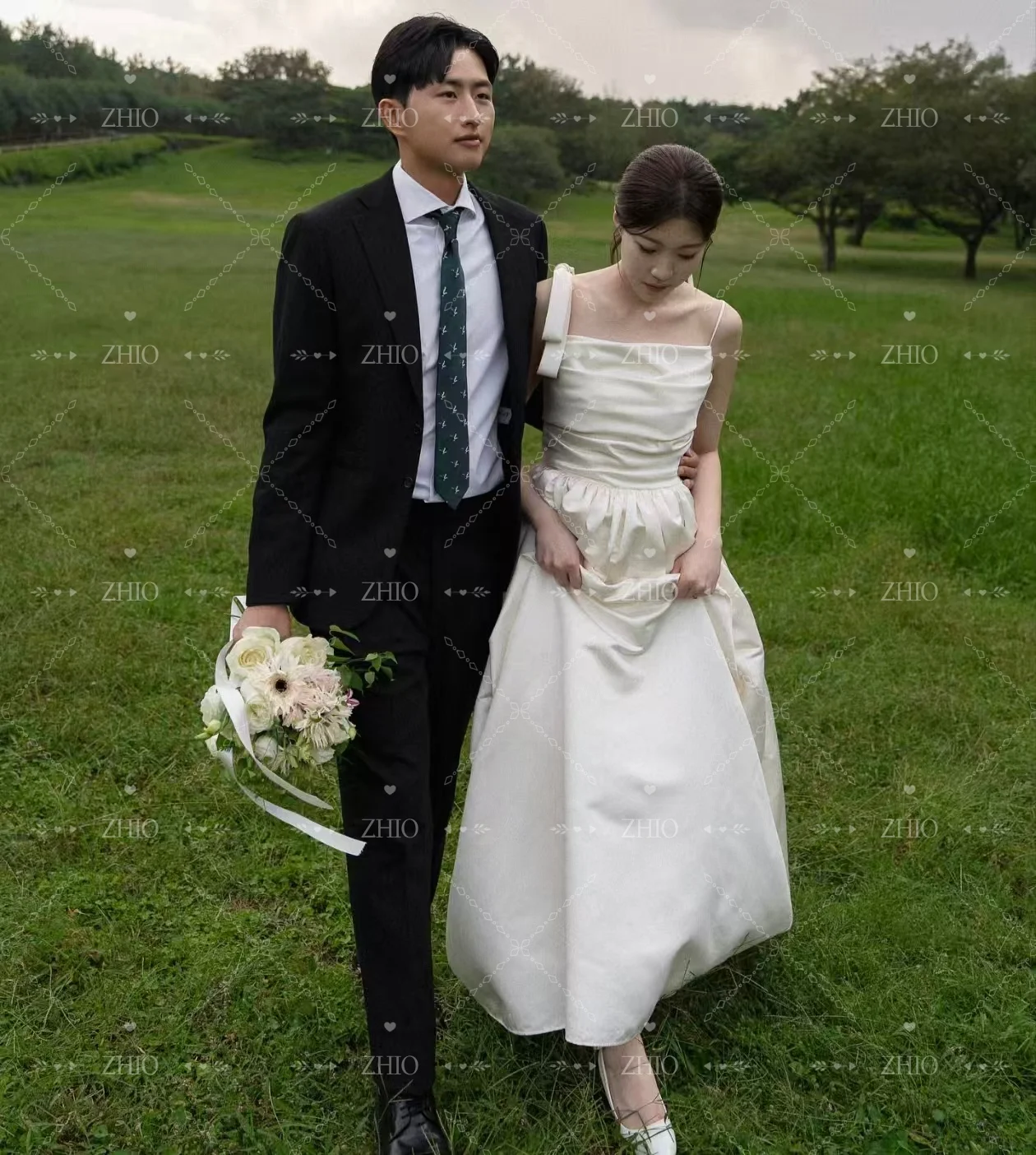 ZHIO بسيط القوس السباغيتي الأشرطة فستان حفلات الزفاف العاج الساتان ألف خط كوريا صورة تبادل لاطلاق النار فستان استقبال الزفاف مخصص