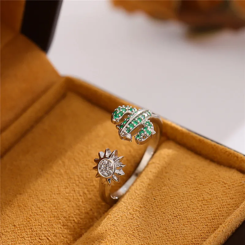 Simple Fashion New Cactus Rhinestone Sun Open Rings For Women Girl High Quality Jewelry LR323