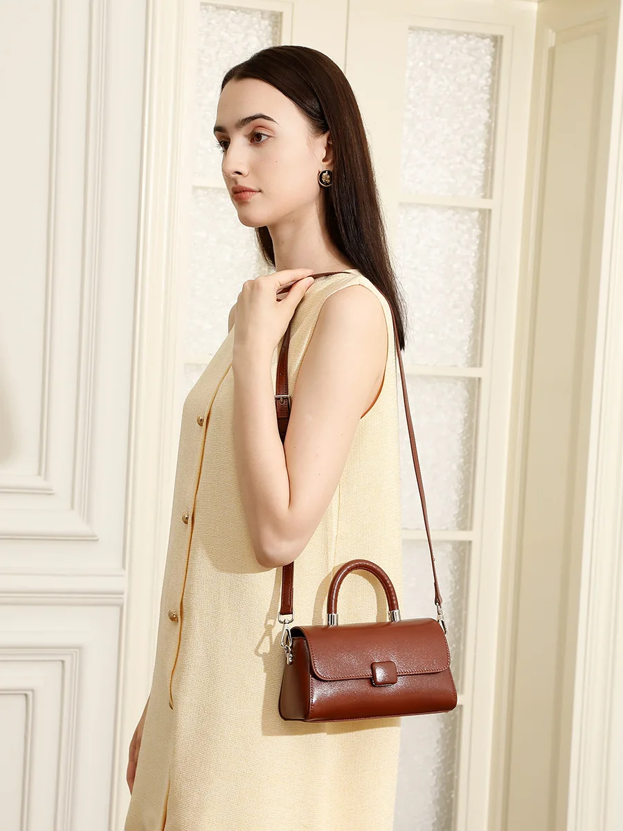 

Новая модель 2026 года: Сумка-кроссбоди из натуральной кожи, женская маленькая квадратная сумка, однотонная, из воловьей кожи высшего слоя, персонализированная, модная, в корейском стиле