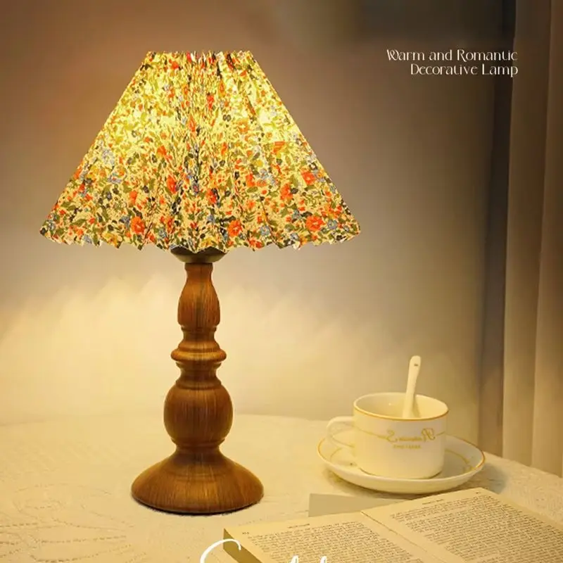 Retro Wood Grain Bedside Lamp Nordic Simple Living Room Desktop Light Wrought Iron Night Light Nostalgic Atmosphere