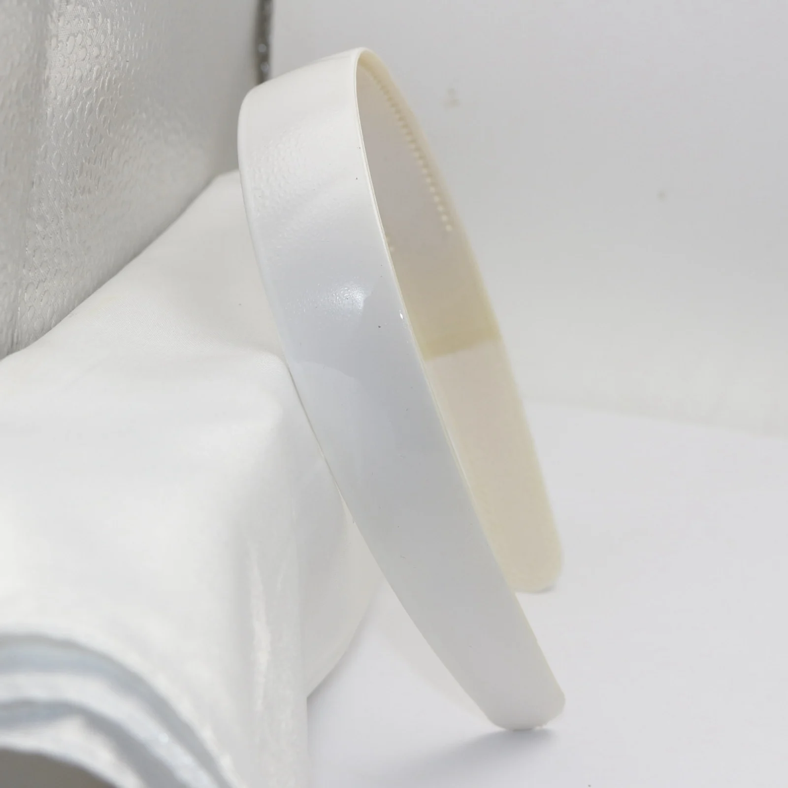 5개 흰색 플라스틱 앨리스 머리띠 25mm(1") - 여성용 와이드 헤어 밴드, 넓은 머리띠 미끄럼 방지 헤어 액세서리 고품질