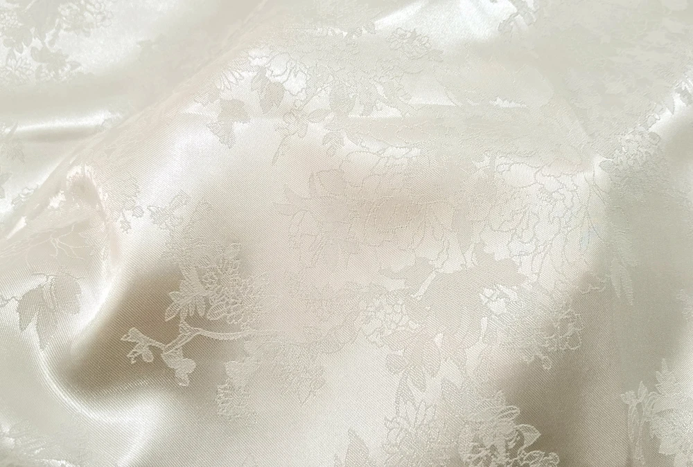 1 Meter x 1,48 Meter eleganter, naturweißer Jacquard-Satin-Stoff aus weichem Polyester für Schal, Kimono, Futter – Detail 7