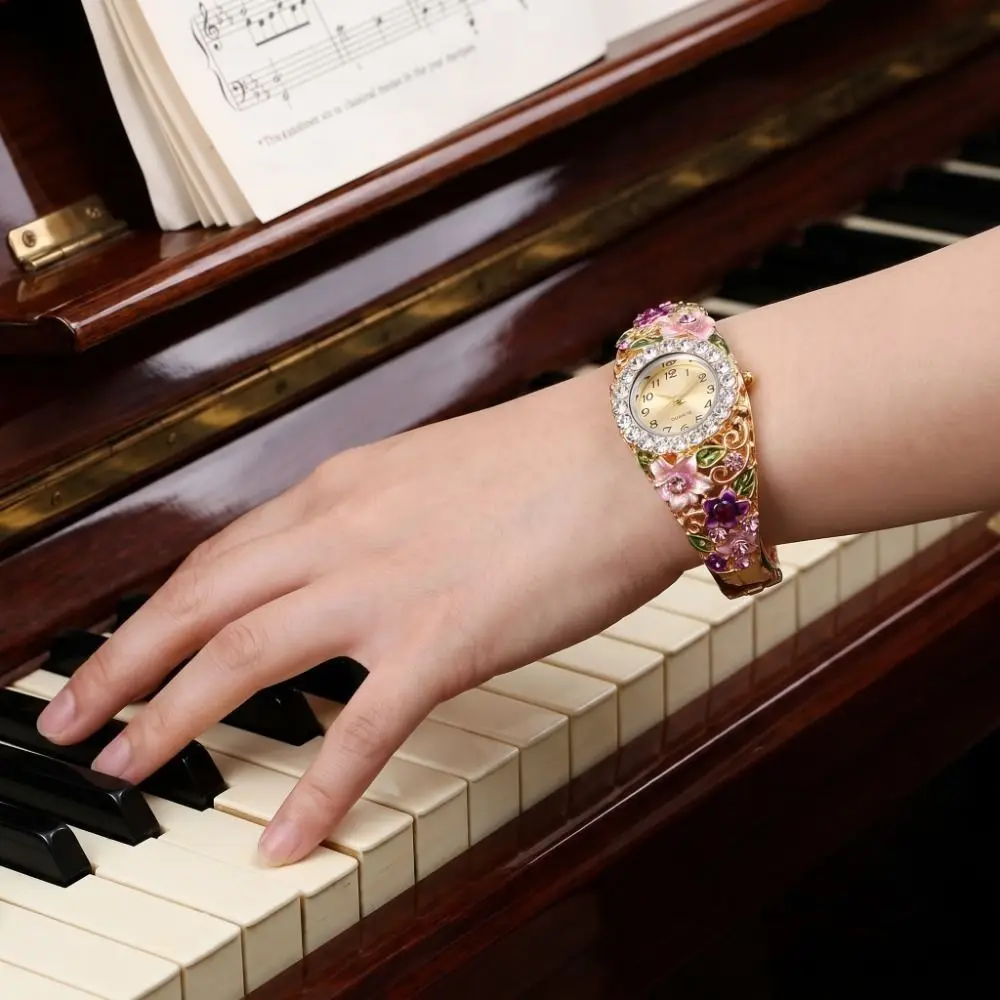 Rich In Flowers Vintage Watch Rhinestone Bracelet Round Dial Quartz Watch Versatile Design Crystal Jewelry Ladies Wristwatch
