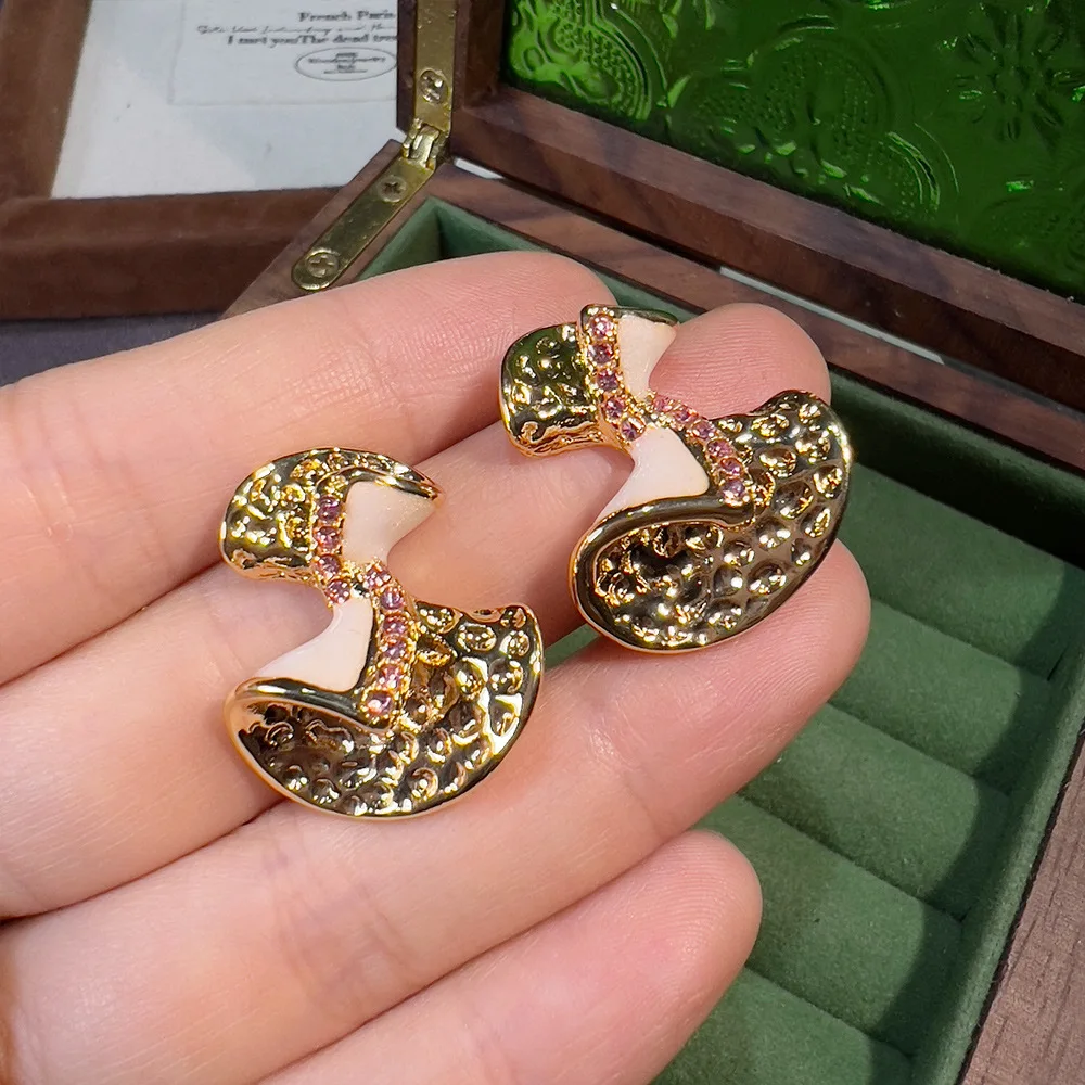 French new fan-shaped two-color niche design sense light luxury high sense fashion versatile S925 retro national style stud earr