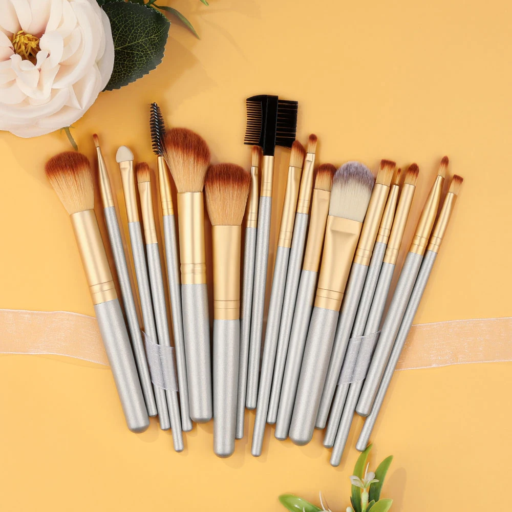 シャンパンメイクブラシセットプロフェッショナルソフトふわふわメイク美容ツールファンデーションコンシーラーパウダーブラッシュブラシ木製ハンドル