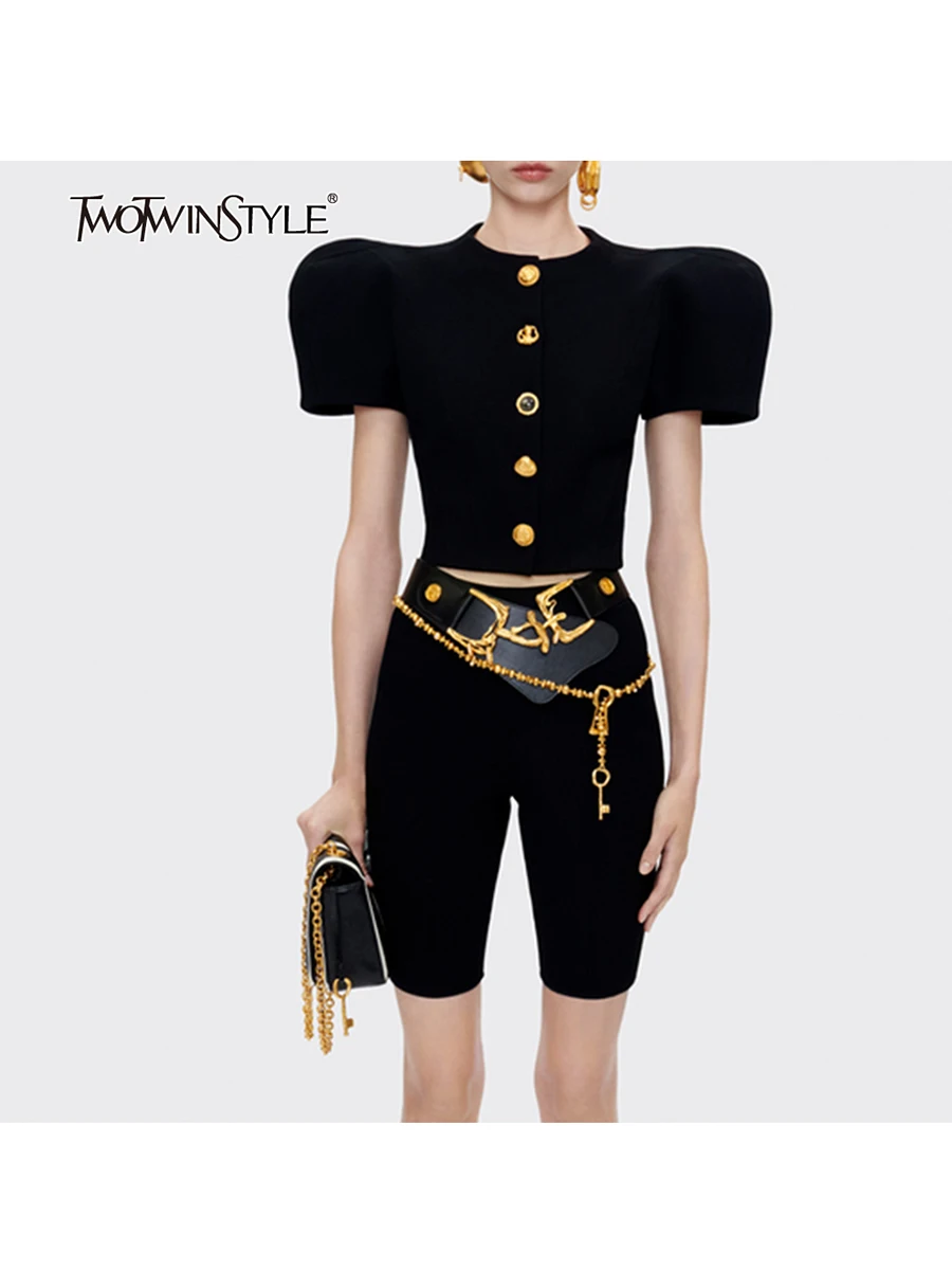 

TWOTWINSTYLE Утягивающие вязаные комплекты из двух предметов для женщин с круглым вырезом и короткими рукавами, однобортный топ, шорты, модный комплект для женщин