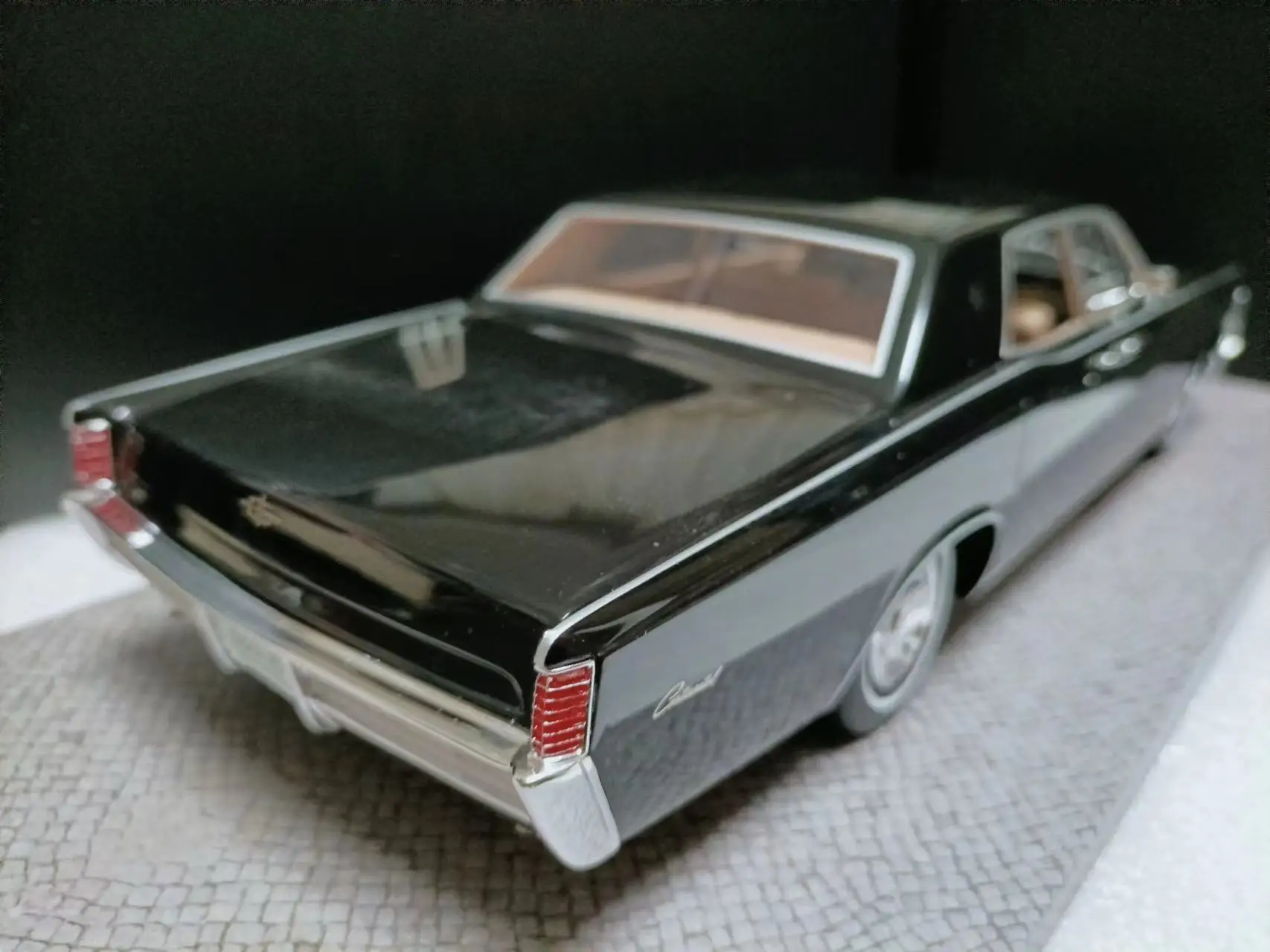 AMC 1:18 Continental 4-D Sedan 1968 Vintage Car Limited to 99 Sets Simulation Resin Static Car Model Toy Gift