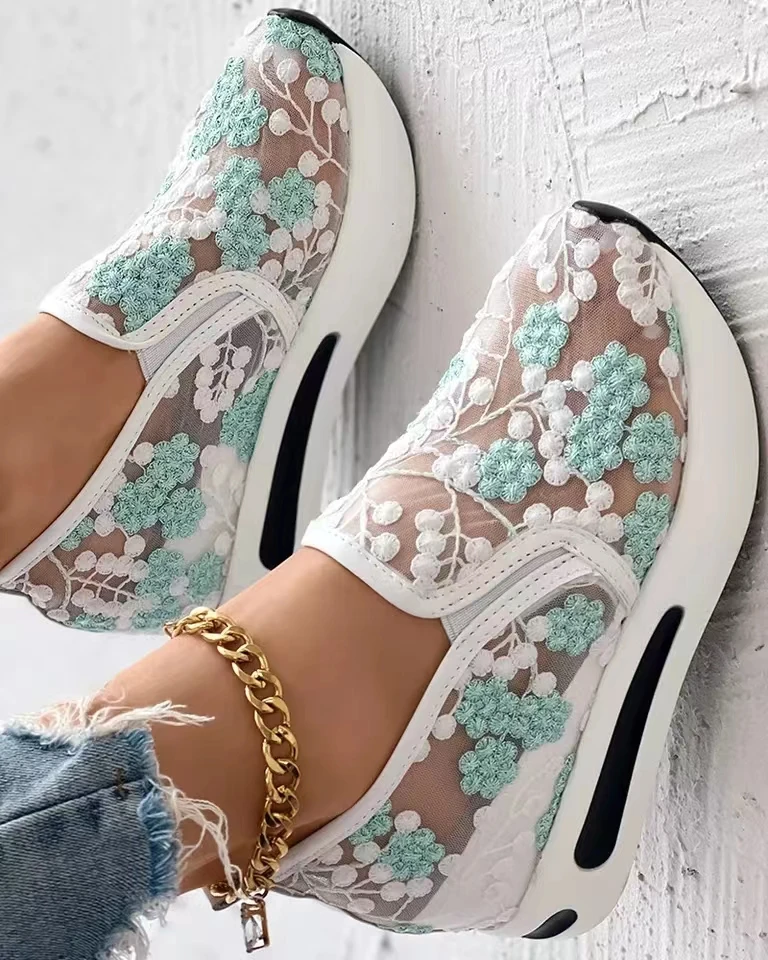 Zapatillas de deporte de malla con bordado Floral para mujer, zapatos de tacón cómodos informales, sin cordones