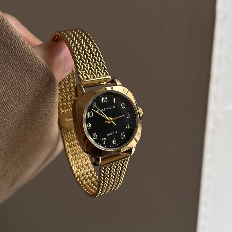 Pequeño y exquisito reloj medieval clásico de moda para mujer elegante simple ligero de lujo 2025 reloj de cuarzo resistente al agua regalo de cumpleaños