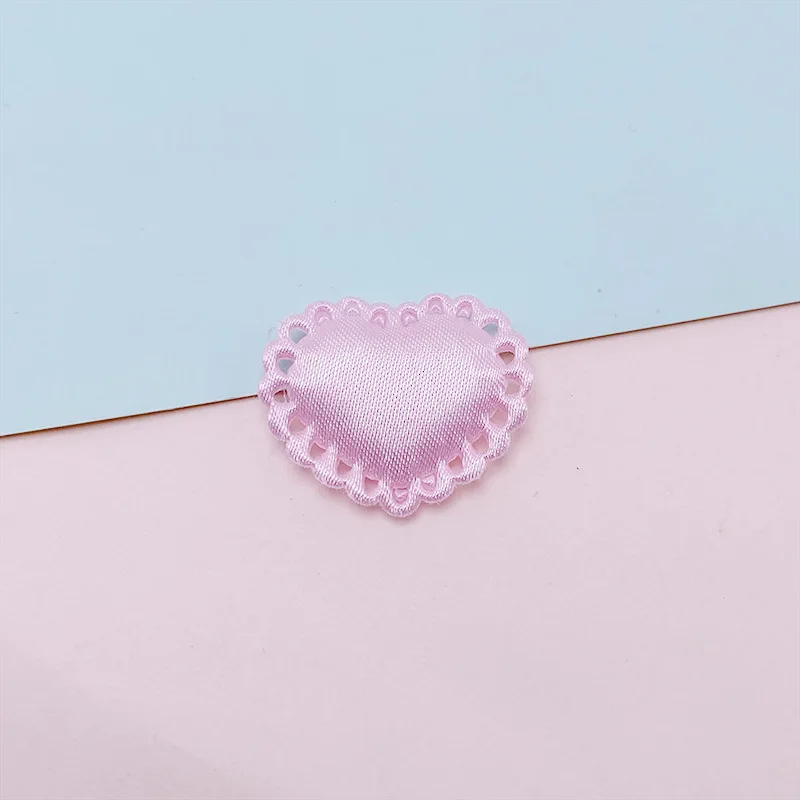 100 Stück Satin-Stoff-Herzschleifen, gepolsterte Applikationen zum Aufnähen, für Kleidung, Hüte, Haarnadeln, als Schmuckelemente und für DIY-Bastelarbeiten. – Detail 11