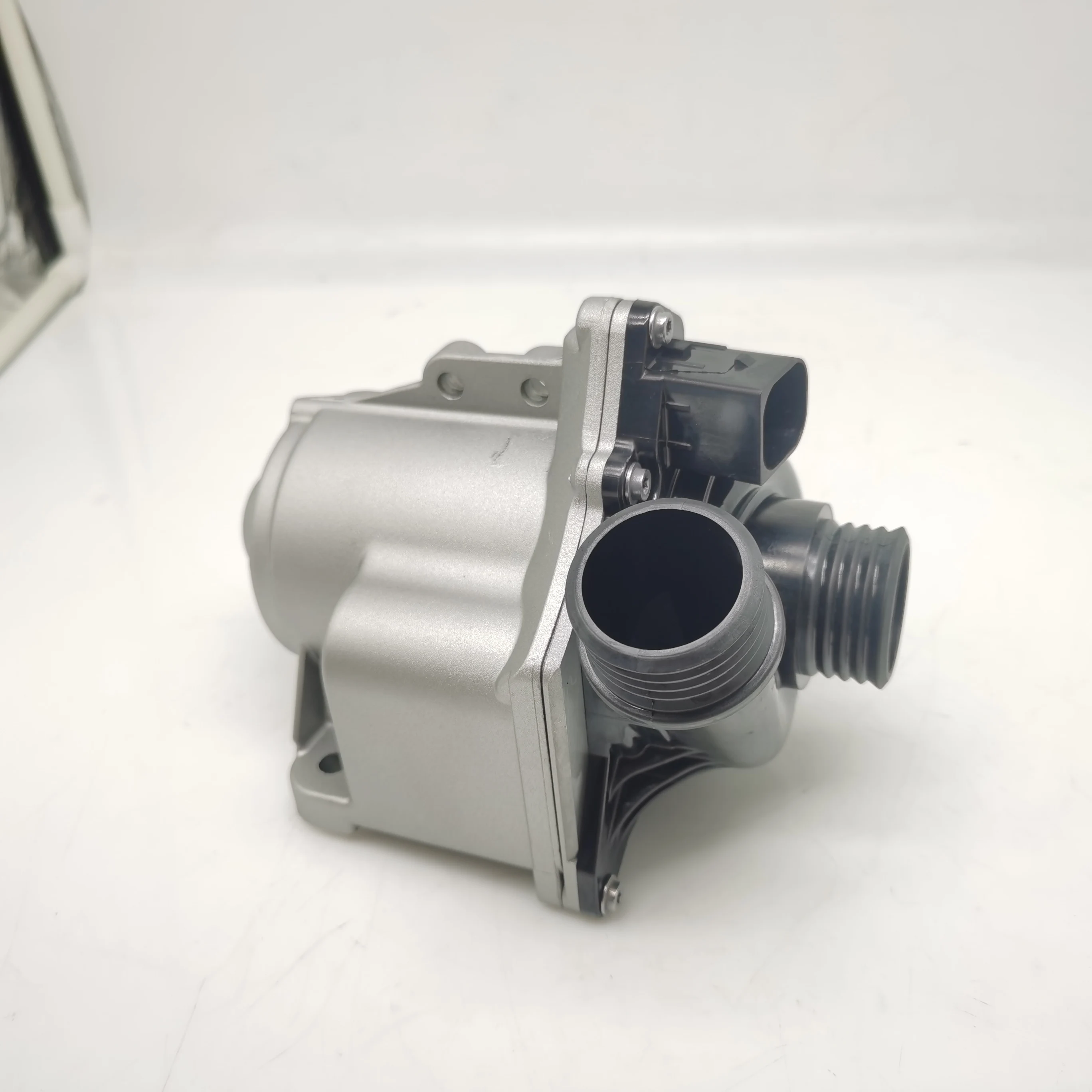 TEOLAND Factory High quality automobile engine  water pump  for  E82 E70 E71 E72 11517632426