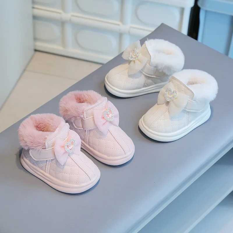 Warme babyschoenen Comfort Schattige babymeisjesschoen Prinses Veelzijdige snowboots Stijlvol Dagelijks Nieuwe wandelaars Eenvoudige mode katoenen schoenen