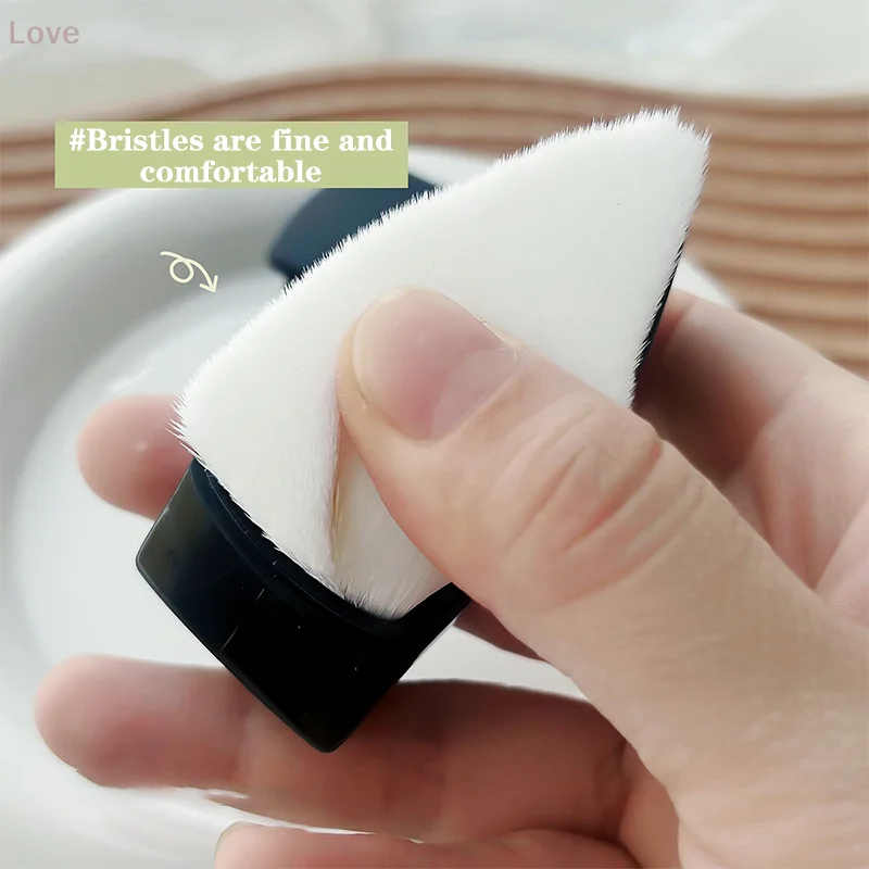 Cepillo profesional para polvo de uñas, forma Triangular con cubierta, hebilla para dedo para limpieza de polvo, herramienta de manicura, cepillo de maquillaje