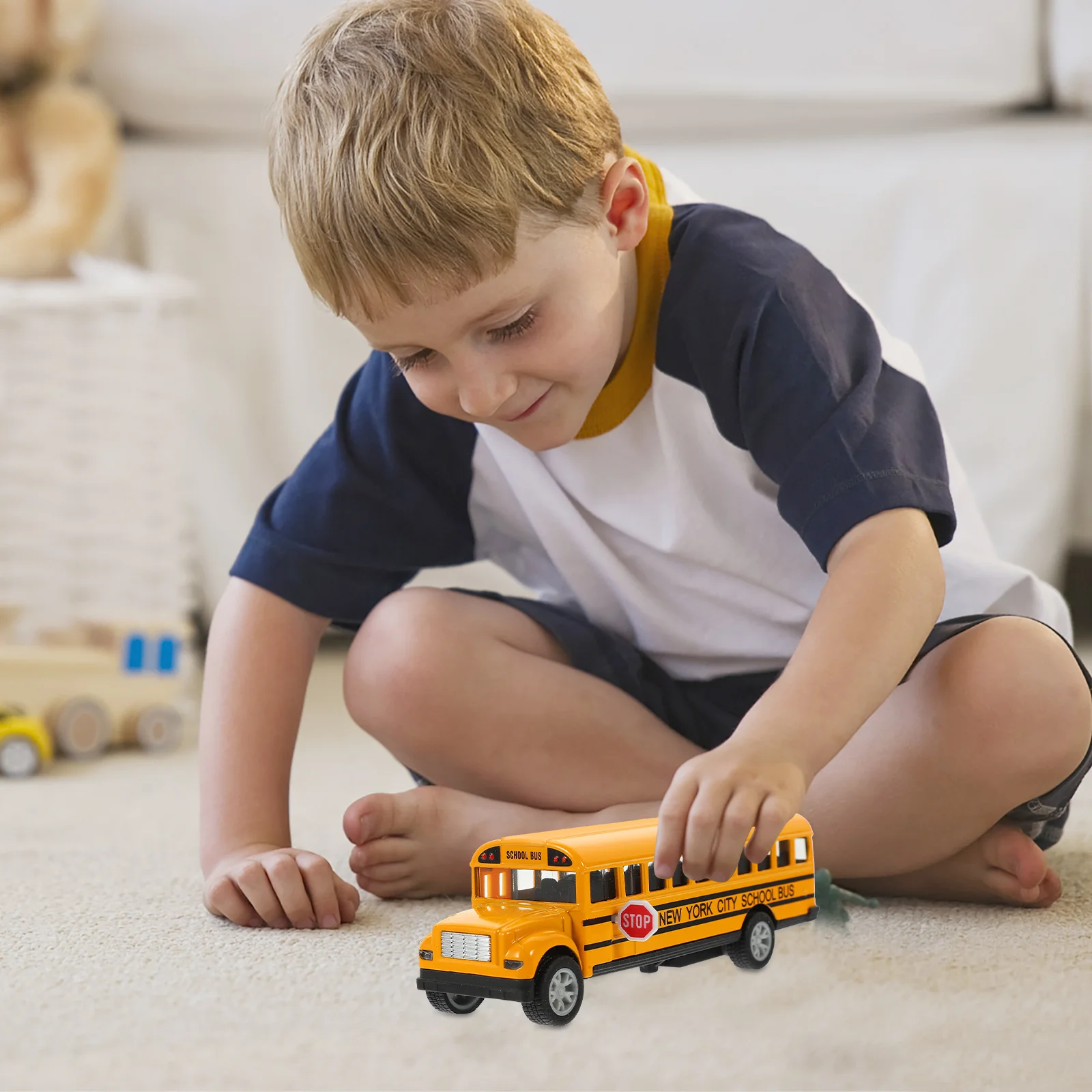 Schulbus-Modell, Busse zum Maßstabieren, Spielzeug für Jungen und Kleinkinder, für Kleinkinder mit zurückziehbarem Aktionsauto, reibungsbetrieben, Druckgusslegierung