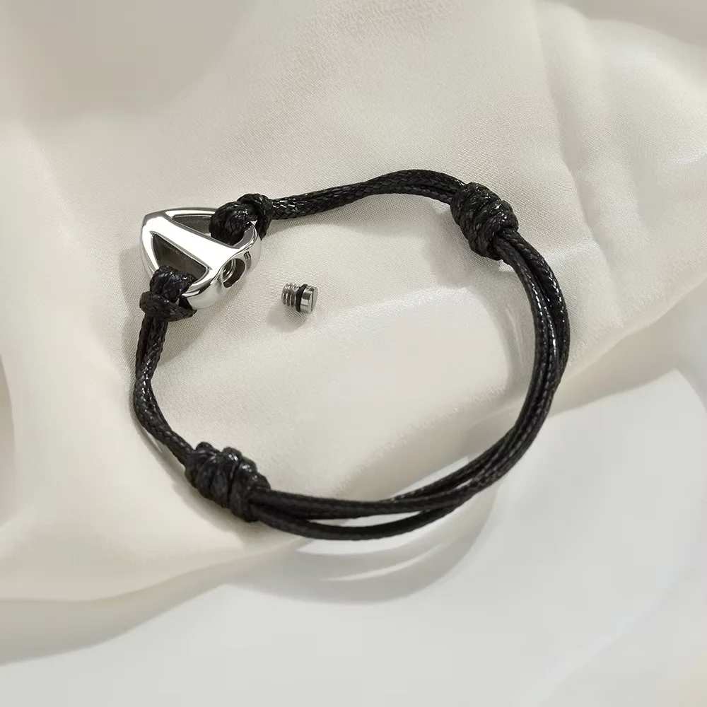 Herzförmige Urne Lederarmband für Asche Edelstahl-Andenkenhalter Verstellbares Asche-Armband für Frauen und Männer – Detail 6