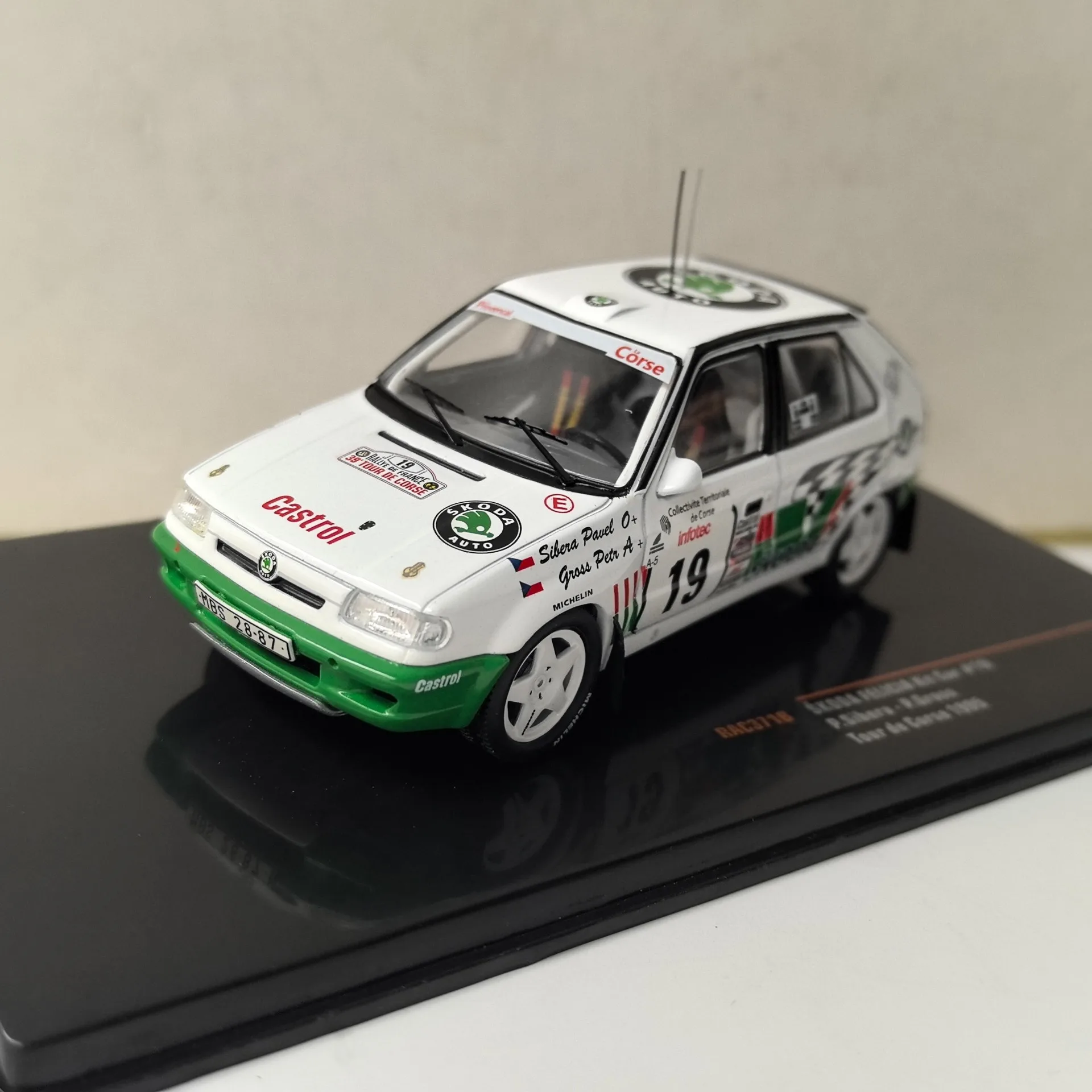 

Diecast IXO 1/43 Scale SKODA FELICIA KIT #19 1995 Skoda Racing Alloy Car Model Collectible Toy Gift Souvenir Display Ornament