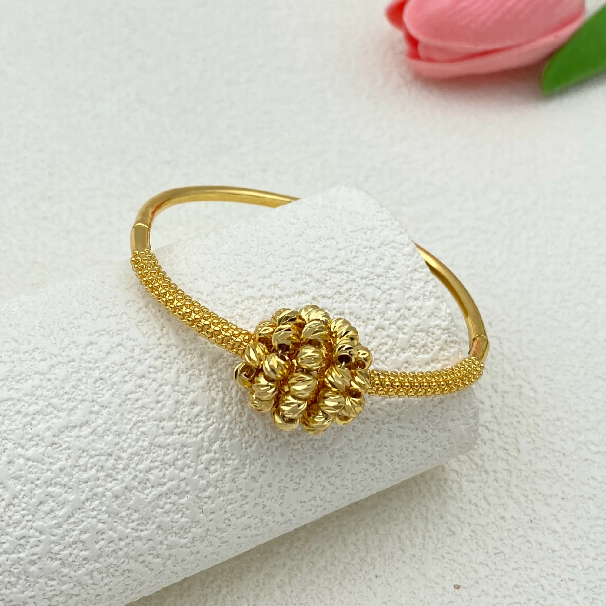 Falair Simplicity Style Carved Bead Set Gold-Plated Brass Carved Bead Bracelet Hand-Polished Unique Design