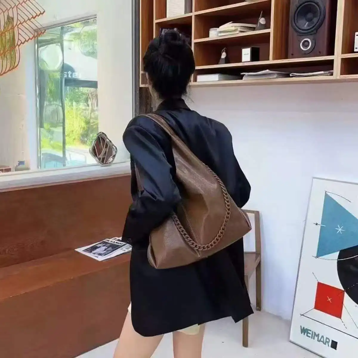 2026 Fashion chain retro women's bag large capacity suitable for commuting crossbody shoulder bag versatile and portable