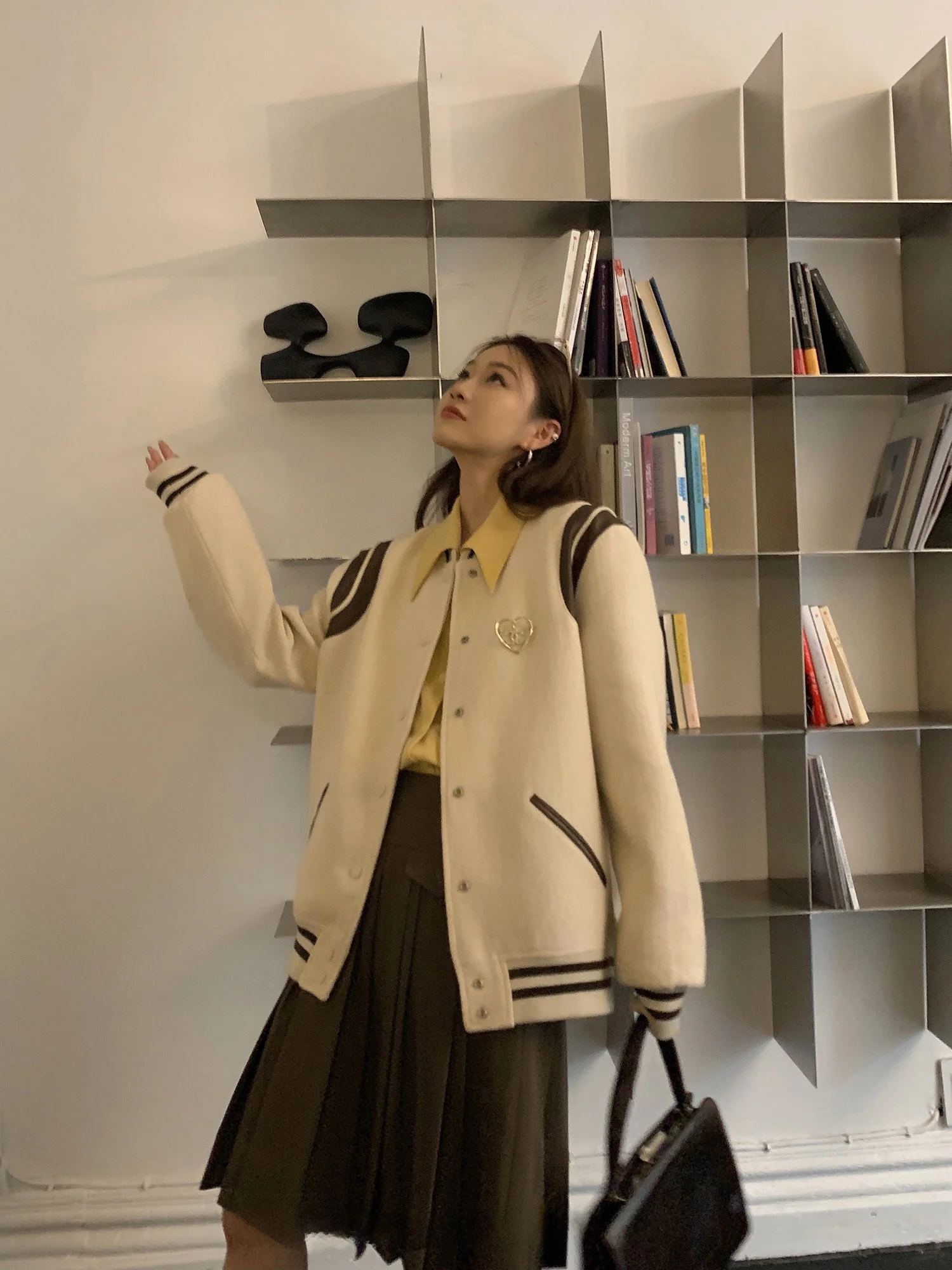 レトロアメリカンスタイルショルダーパッチワークレザーウールベースボールジャケットレディースショートアウターファッショナブルエレガント