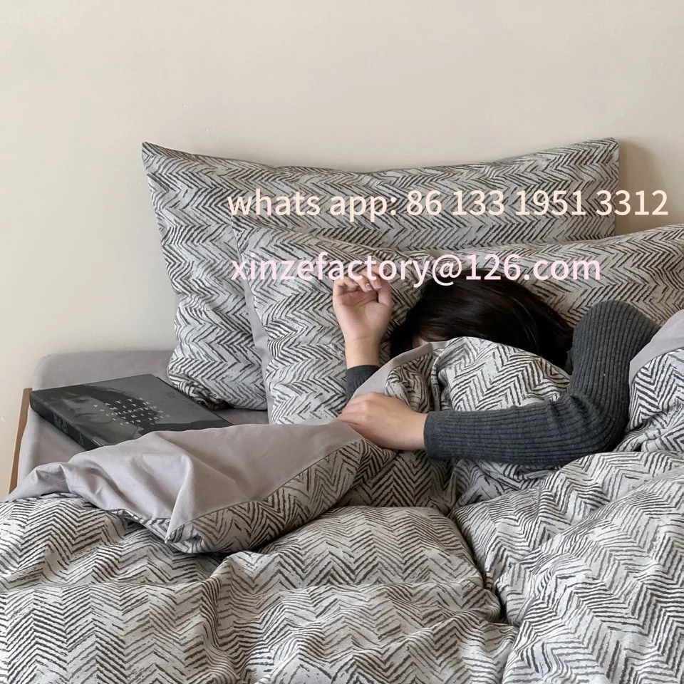 

Customizable Modern Simple Bed Four-piece Set Exquisite Jacquard Soft Quilt Cover Sheet Spot