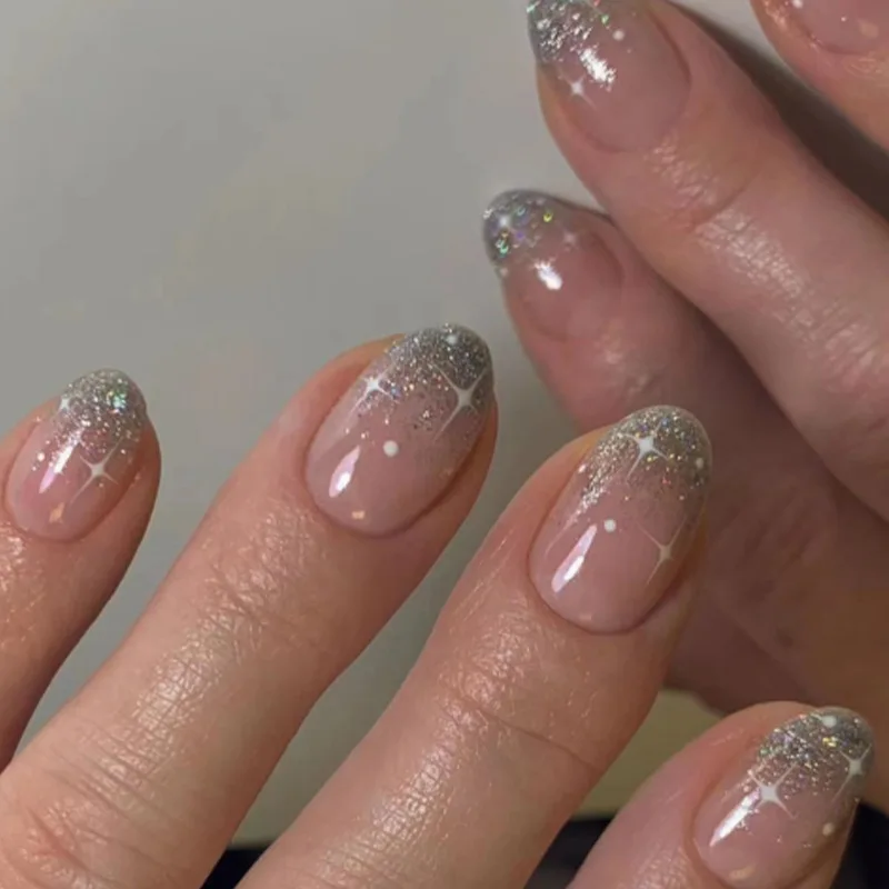

24PCS Sweet & Cool Style Edgy French Press-On Nails – Short Oval Shape With Silver Glitter Tips & White Star Motifs