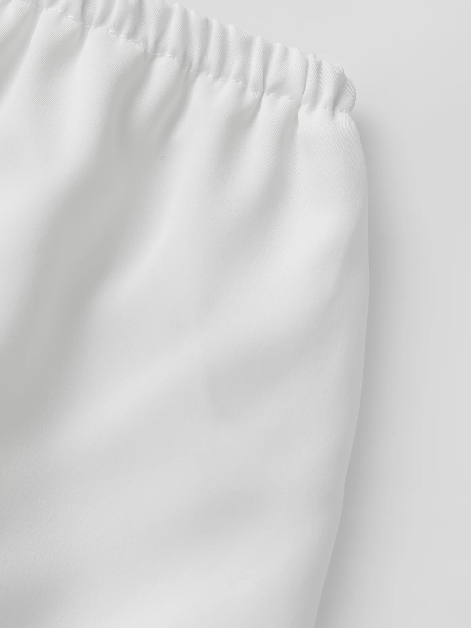 Pantalones cortos ligeros de mezcla de lino para mujer con cintura con cordón y detalle de ribete de ganchillo para un look elegante de verano