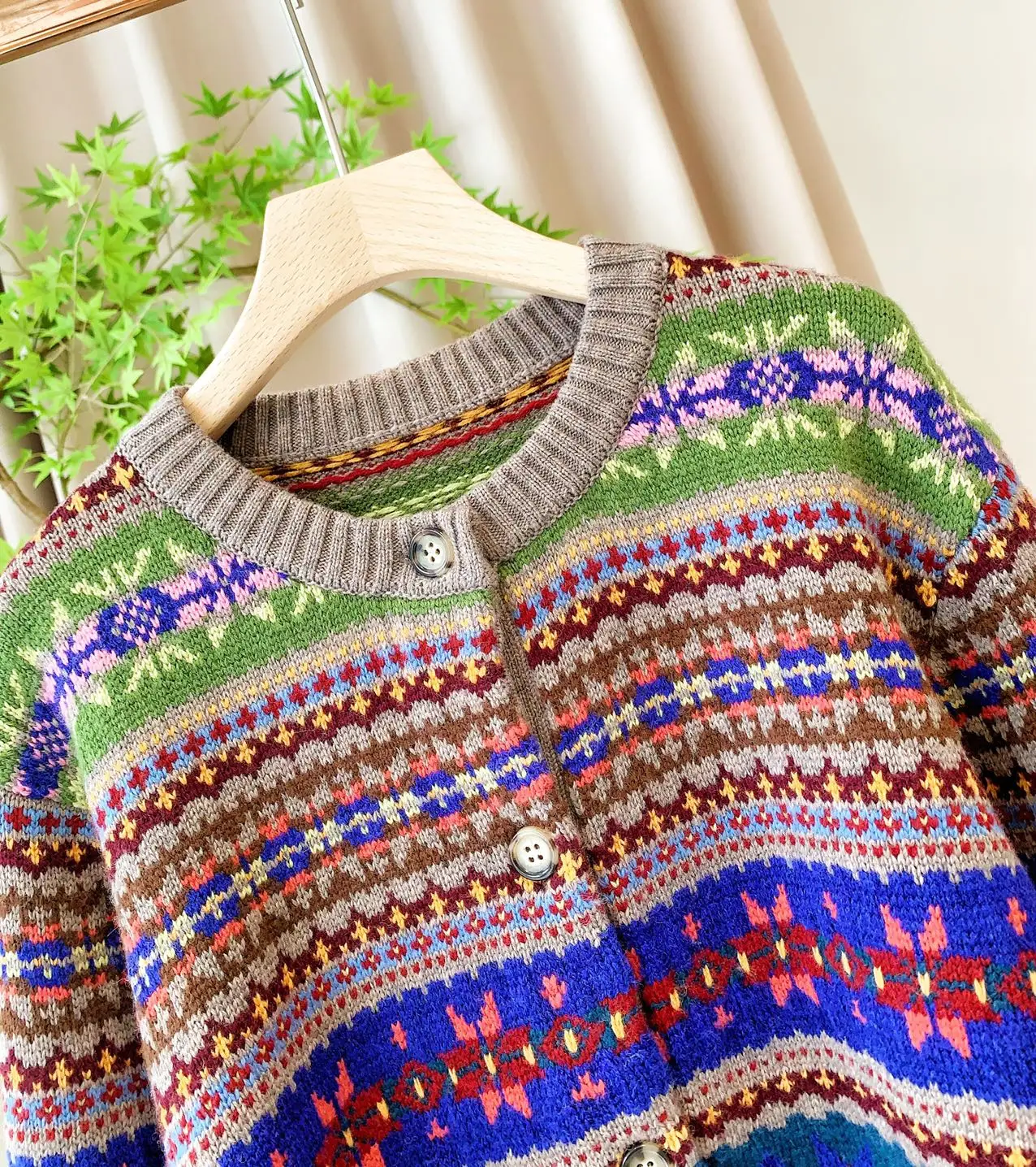 

New Autumn/Winter High-Quality Fashionable Casual Wool Twill Isle Cardigan For Women