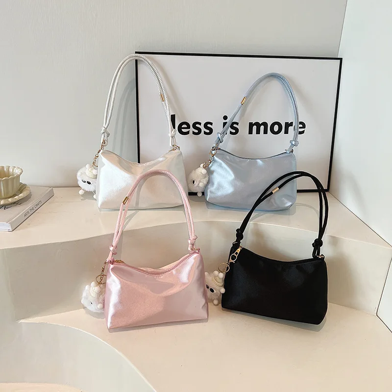 

2025 New Korean Style Glossy Satin Underarm Bag, Women's High End, Fashionable and Casual Single Shoulder Small Bag